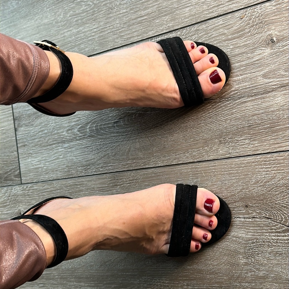Victoria’s Secret brand strappy 4 inch sandal